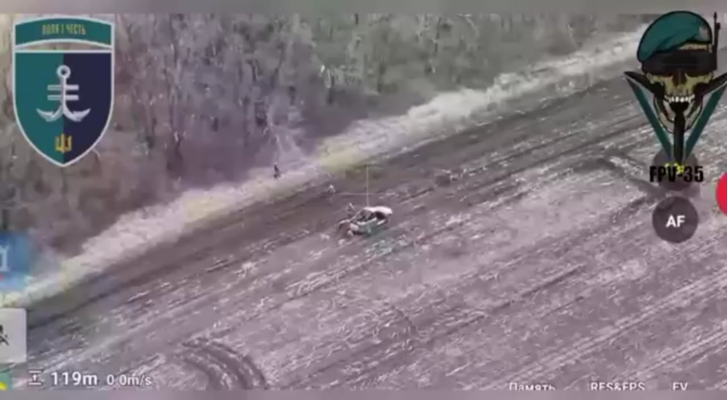 第35海兵隊の旅団のウクライナの「FPV 35」チームは、クラコブの方向にロシアの兵士のグループを襲った。 2025年3月