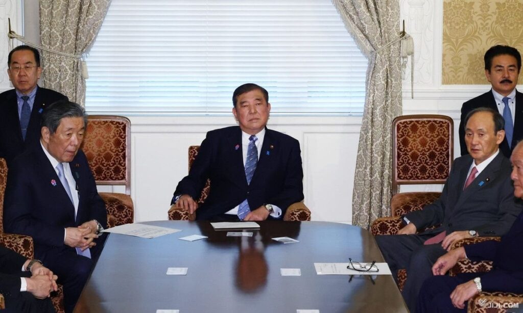 「首相の慣例」新たな火種 商品券配布、自民で常態化か