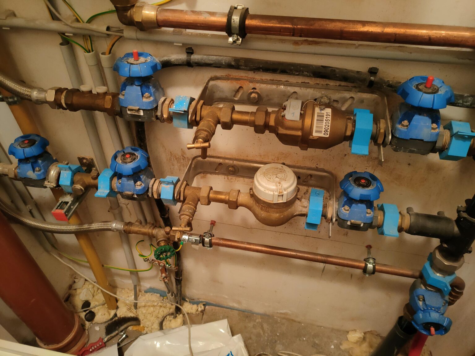 地下室で水を開けるにはどうすればよいですか
