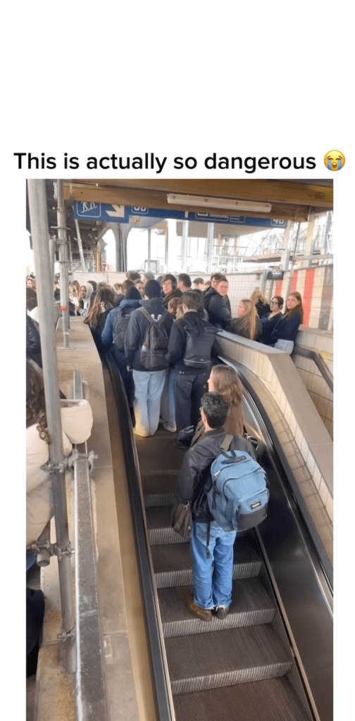 このチェコ駅ですか？
