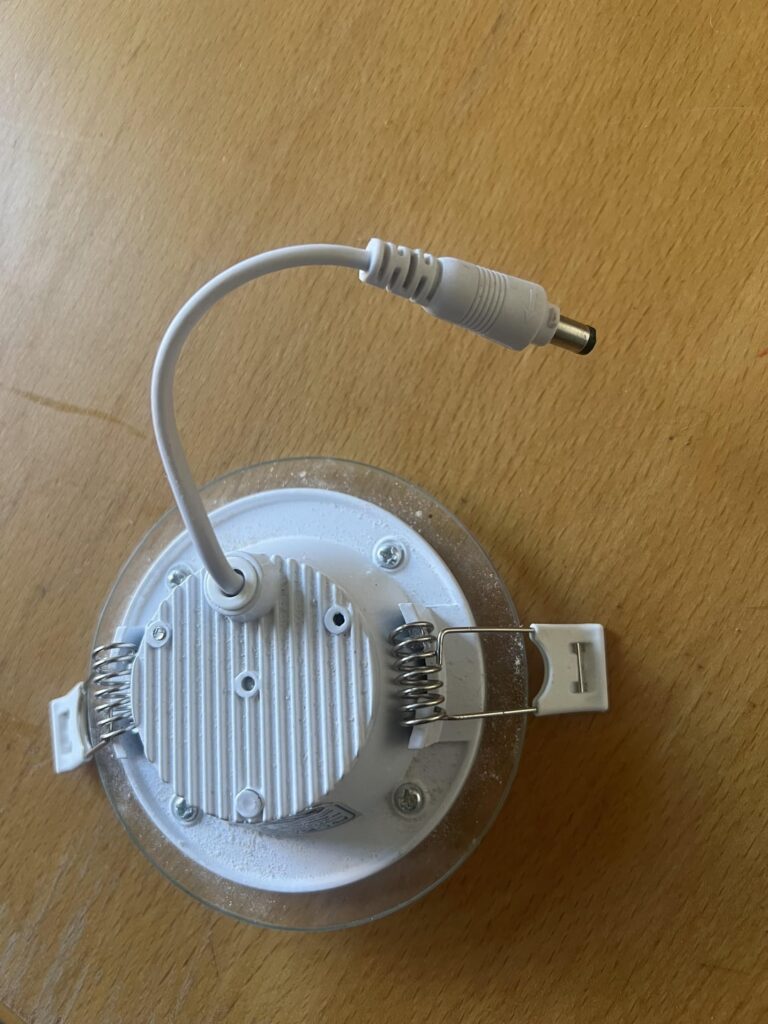 誰かがそのような照明器具をどこで購入するか知っていますか？
