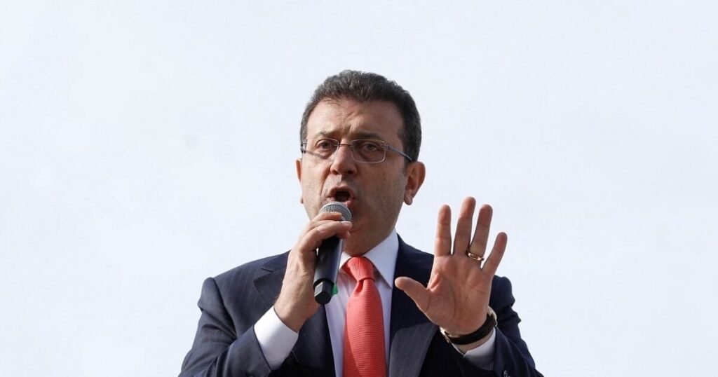 イスタンブール大学は、大統領の候補者のために降りることができないように、エクレム・イマモグロウの学位をキャンセルしました