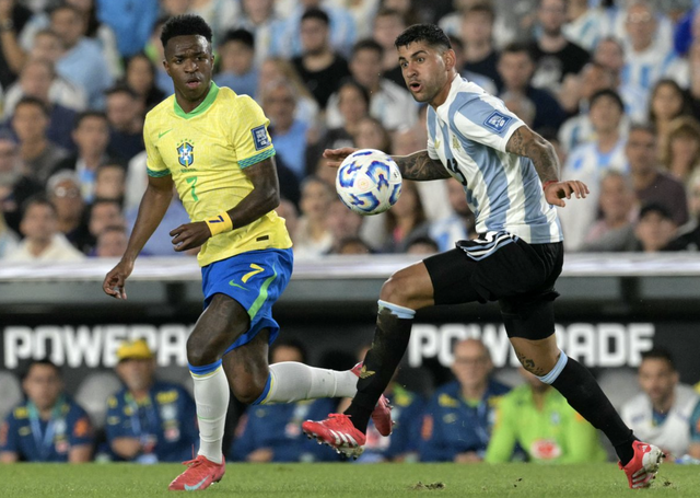 Thắng nghiền ép Brazil, Argentina vững ngôi đầu vòng loại World Cup Nam Mỹ- Ảnh 5.