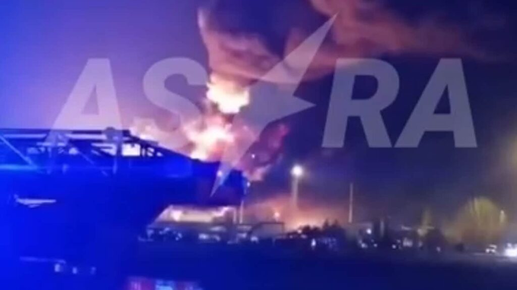 ロシアのクラスノダル・クライの燃焼オイルデポでの爆発は別の戦車を巻き込みます