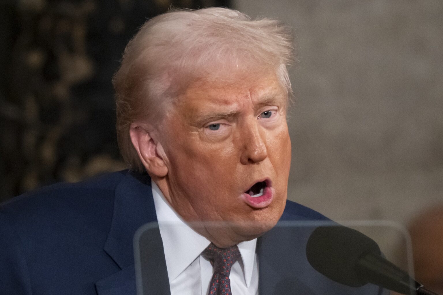 ドナルド・トランプの承認格付けは、外交政策に関する基準額