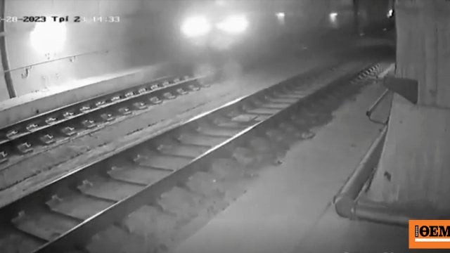 Tempi：商業用列車のビデオと失われたコックピットを見つけるためのPlakiaPlakia