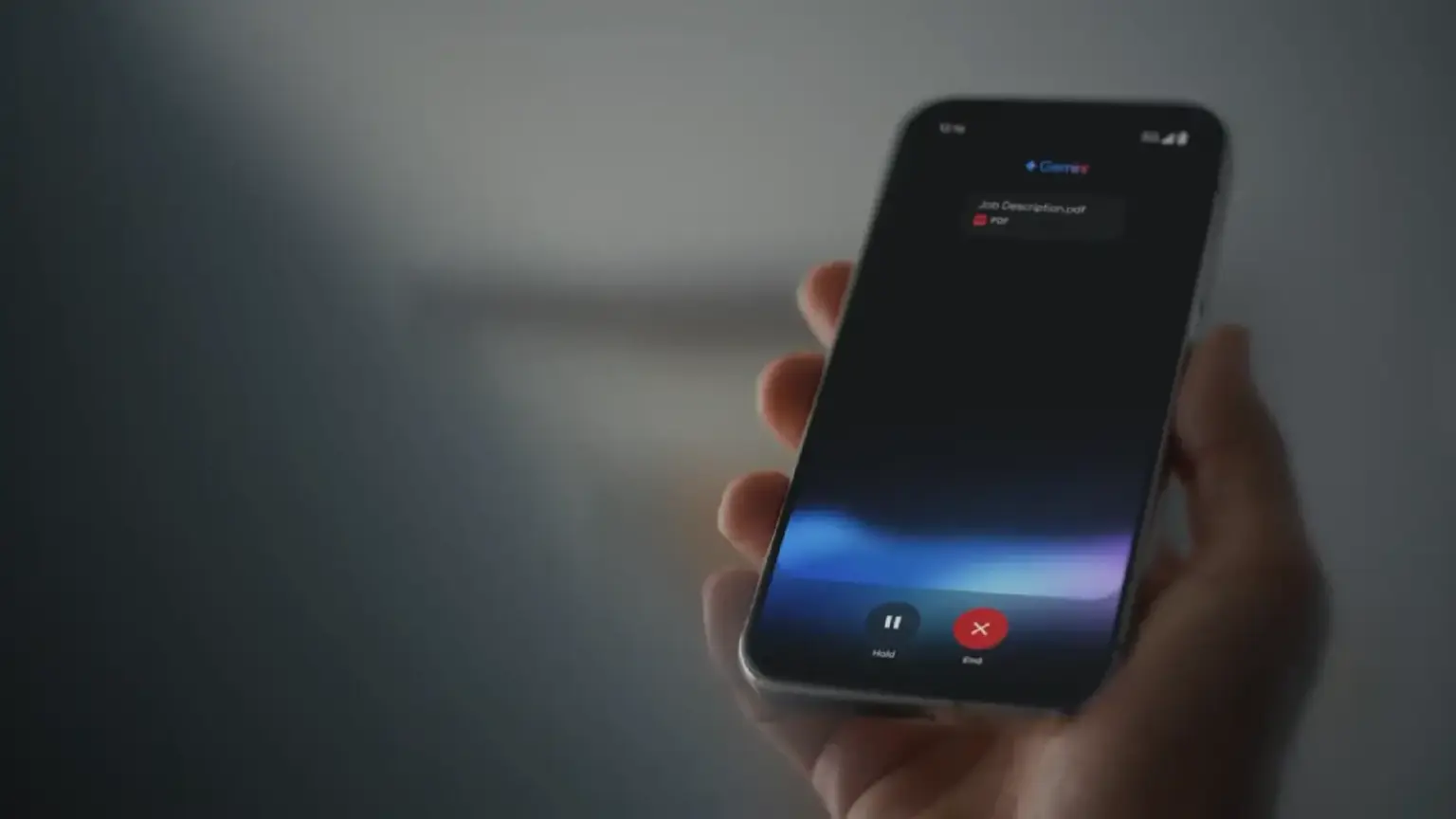 Google、「Pixie」アシスタントを「Pixel Sense」として Pixel 10 でリリース予定との報道 Google Pixel 9 の Gemini アプリで Gemini Live を使用するシーンの画像