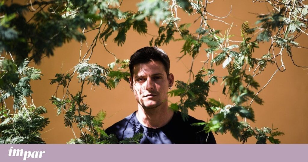俳優のカルロト・コッタは、女性の違反とMPによる誘nで告発された