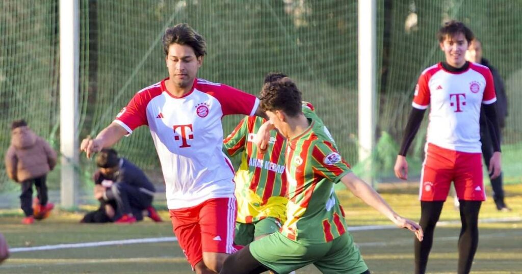 川口のクルドの方々と群馬県のロヒンギャ族の方々が茨城県でサッカーの交流試合