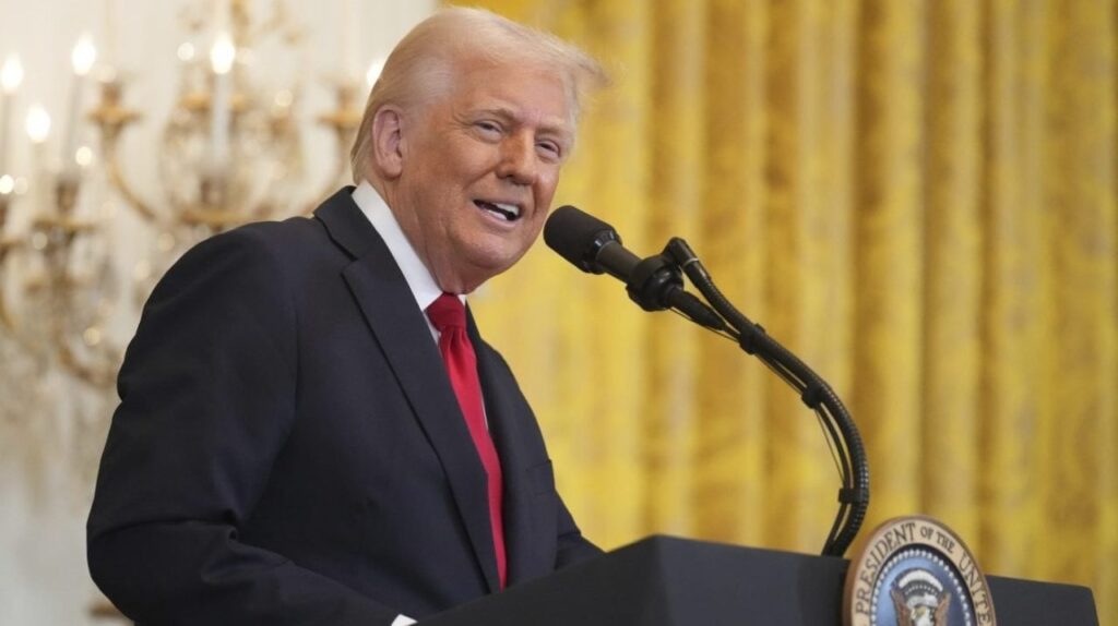 トランプは「決して終わらない」シグナルリークストーリーを「古くて退屈させる」と呼びます」とメディアは爆発します