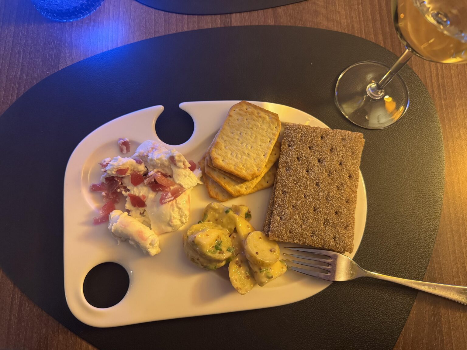 私は外国人です、これらの食べ物の名前やレシピを教えてもらえますか？
