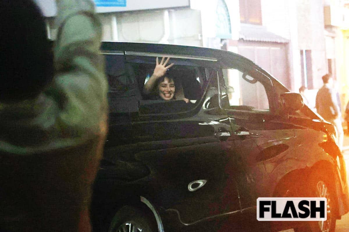 ホラン千秋『Nスタ』送別会で岸田元首相から労いの言葉! 300人集結 “盛大お見送り” の後にこっそり向かった「意外な場所」