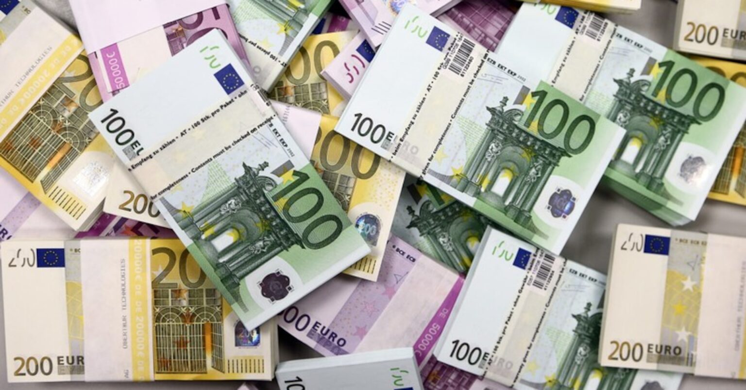 Les grands contribuables quittent moins la France, selon Le Figaro