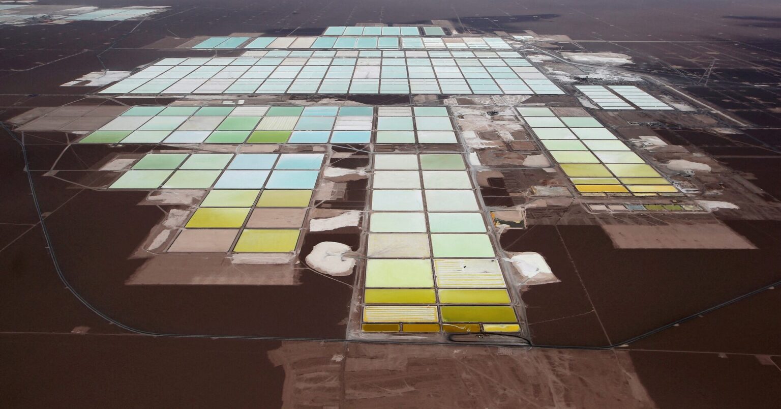 チリ政府、リチウム大手ＳＱＭと年央までに協議開始　国有化で | ロイター