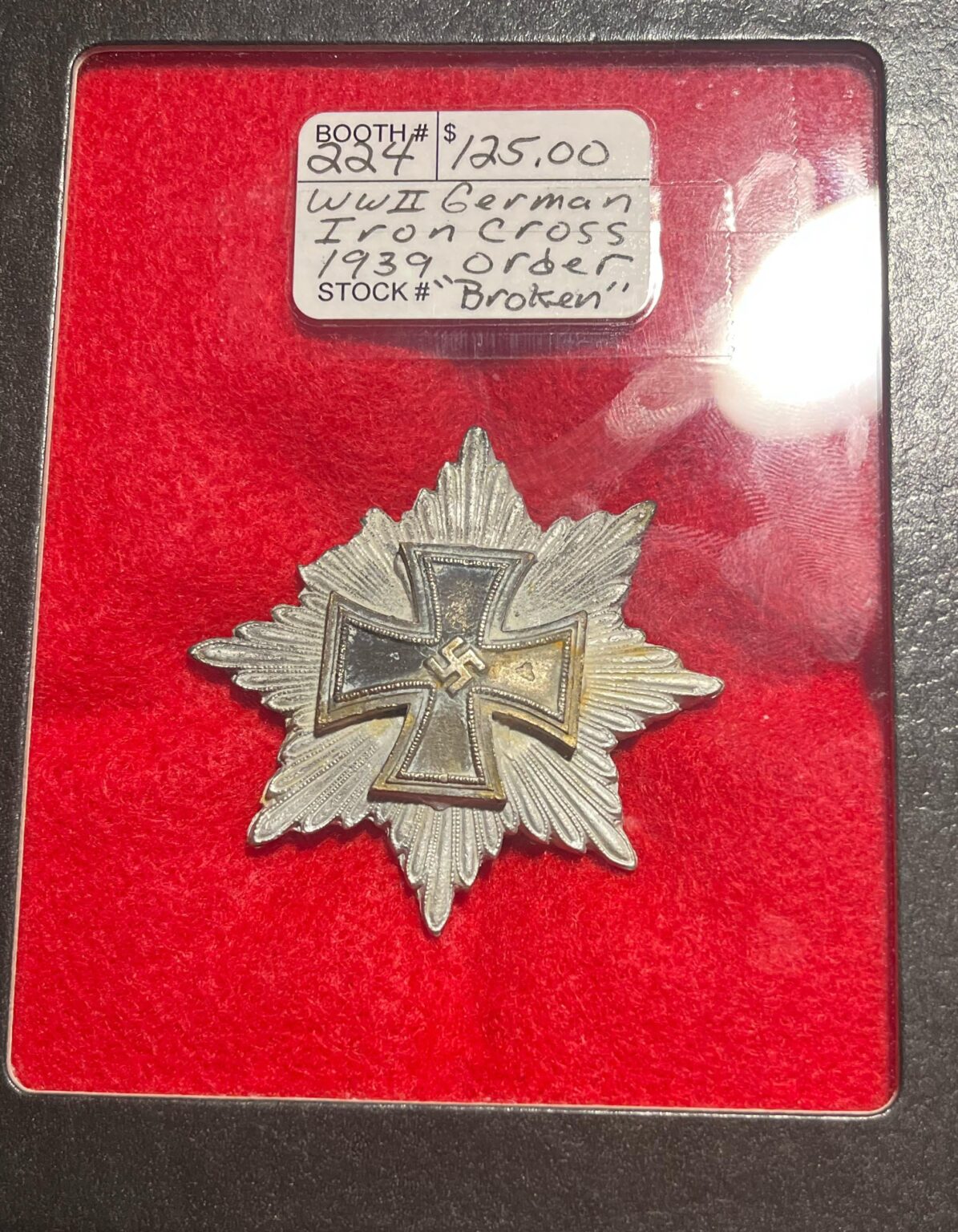 このWW2 Iron Crossを購入したばかりで、それが偽物かどうかを知る必要がありますか？