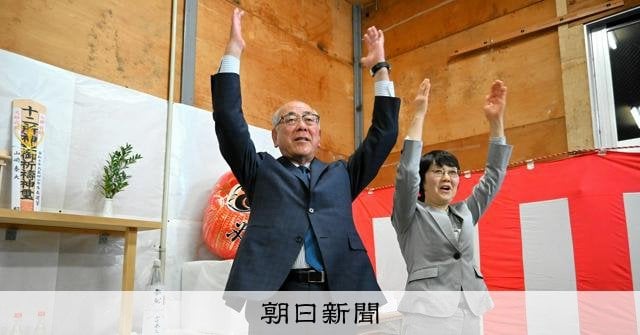武蔵村山市長選、現職の山崎泰大氏が再選 AIメイヤー4号氏を破る