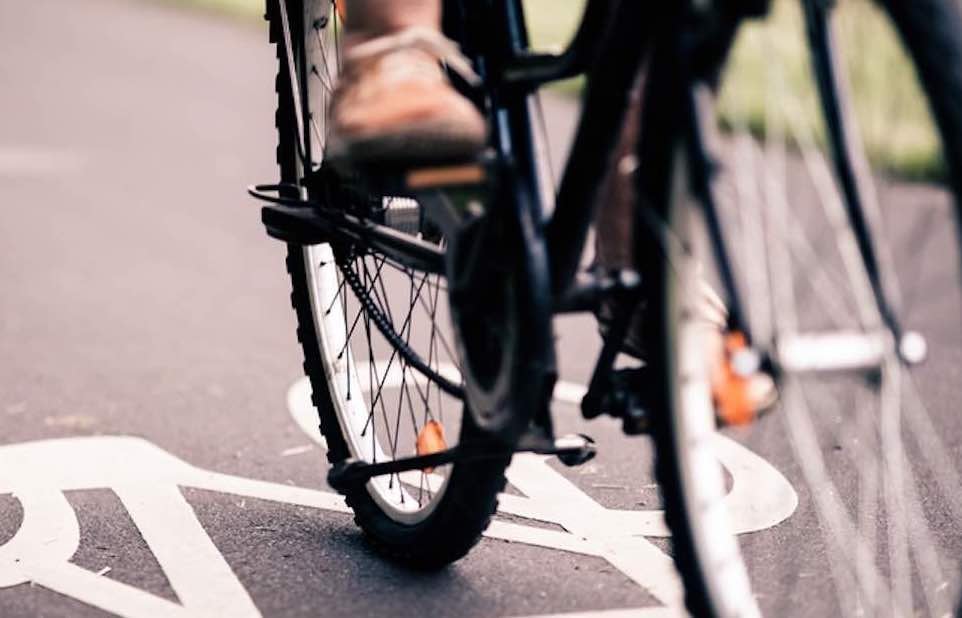自転車のアルコールテストに肯定的で、教授の石：1,100ユーロと60日間の懲役が罰されたため