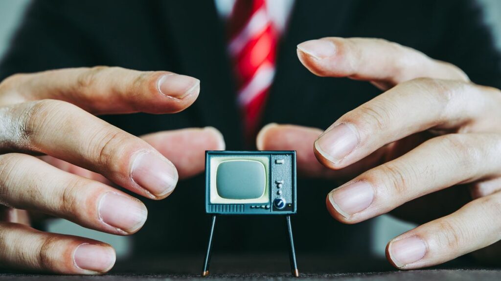 権力者を叩くのは割に合わない…差別に敏感なテレビが｢高齢者は集団自決｣発言だけは黙認した闇深い理由 メディア業を｢コスパのよい労働｣だと思っている | PRESIDENT Online（プレジデントオンライン）