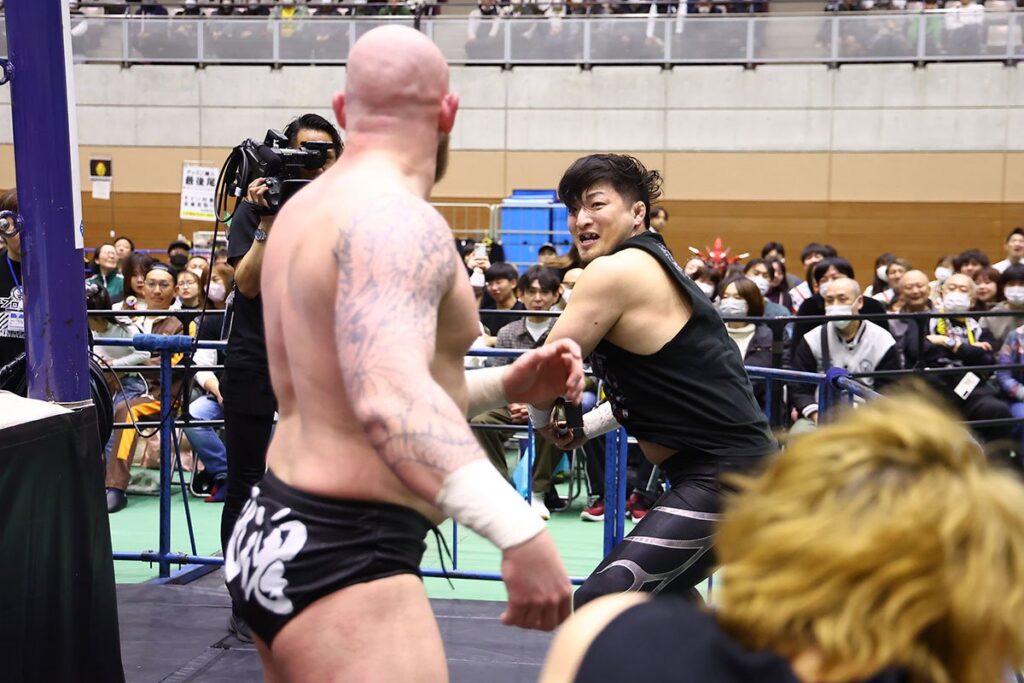 【新日本・ＮＪＣ】成田蓮介入でゲイブ・キッドがまさかの敗退 勝ったタイチも怒り爆発「ふざけんな！」 - 東スポWEB