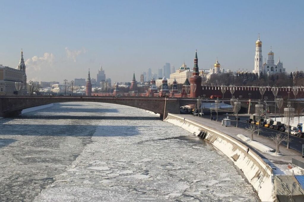 ついに見えてきたプーチン王朝崩壊の兆し、早期停戦なければ今年前半にも この2か月で3兆円の資産と100トン以上の金売却、財政破綻は秒読み段階(1/12) | JBpress (ジェイビープレス)