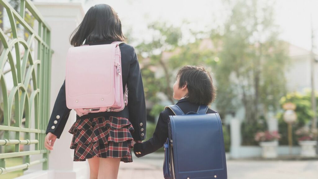 これで子供が増えるはずがない…年収1200万円世帯｢手取りが25年で106万円減｣プロがはじき出した衝撃グラフ 高校無償化対象外､高額療養費負担は2倍… | PRESIDENT Online（プレジデントオンライン）