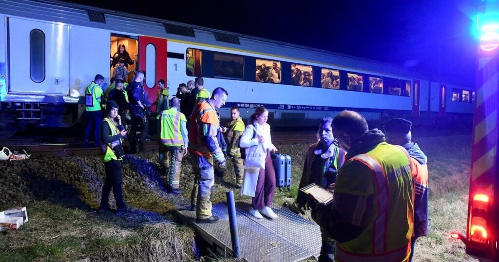 10代の少女がトラックで死ぬ：KortrijkとMenenの間に列車はありません