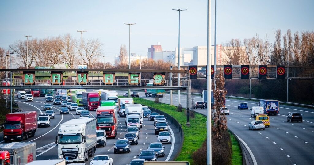 フランダーススリーズ：毎日1時間の交通渋滞のほぼ1,000キロメートルの交通渋滞