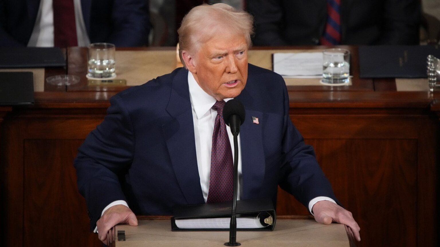 トランプは数百万人が「マウスのトランスジェンダーを作る」を費やした。癌と喘息の研究でした。大統領の議会への演説には、右翼の誤報マシンでバイラルになるように設計されたラインが含まれていました