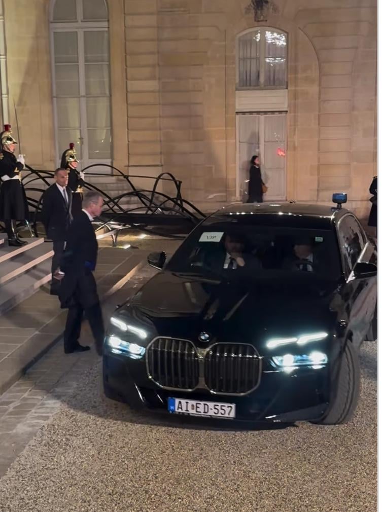 OrbanはBMW 760i保護でMacronに行きました