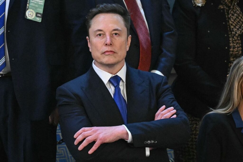 トランプは、イーロン・マスクがドージュの長であることを認めており、連邦裁判所でのDOJの否定と矛盾する