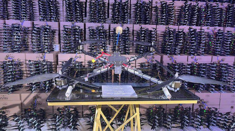 ウクライナ企業のVyriy Droneは、完全にウクライナのコンポーネントで作られたFPVドローンの最初のシリアルバッチを発表しました。 1つのドローンのコストは720ドルですが、生産のローカリゼーションのおかげで、価格を同様の中国モデルのレベルに引き下げることができました。