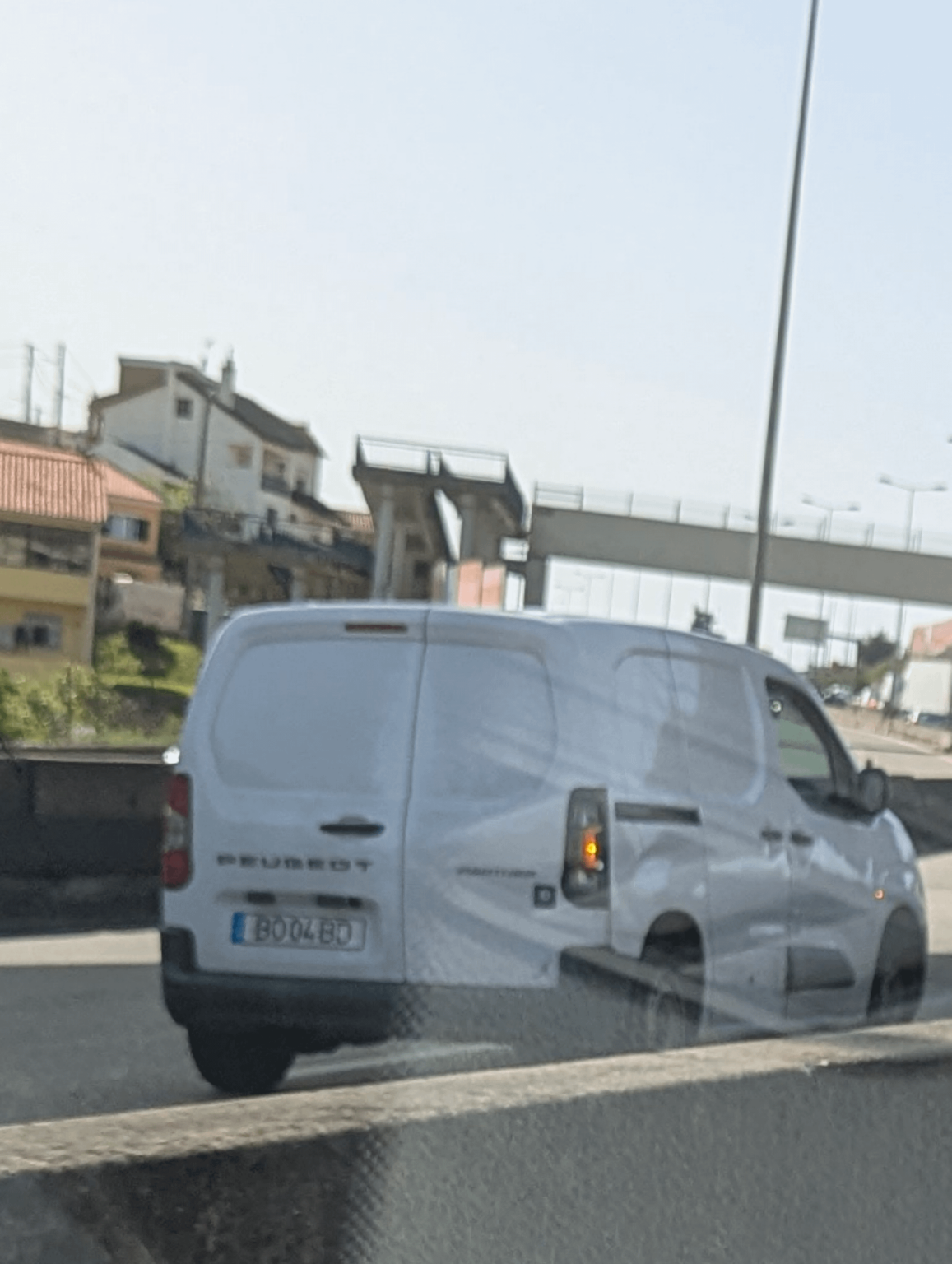 危険な運転を報告する方法