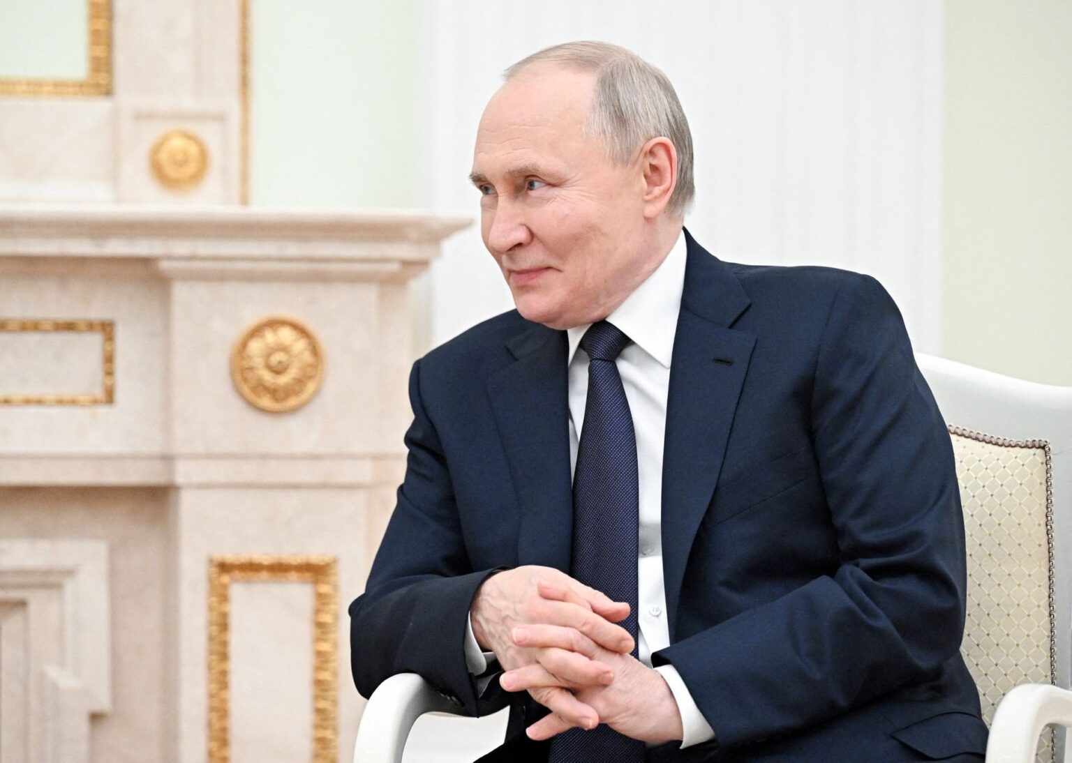 ロシアは、カメラの前で直接子供の誘nを認めた。彼の反応で、プーチンはたくさんうんざりした。