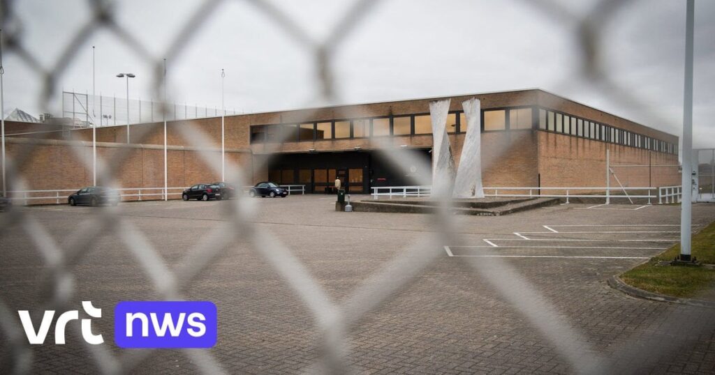 パーカーは、麻薬の所持のために2人の刑務所長を継続したい