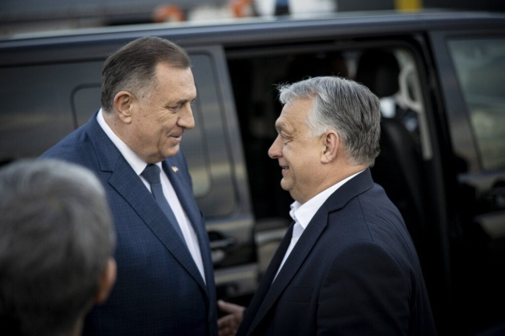 Orbánは、ボスニアの内政に私たちの税から介入しています。