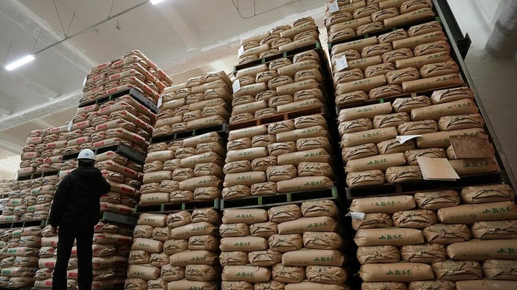 備蓄米放出で「5キロ2100円」に半減するはずなのに…「コメの値段」を本気で下げようとしない農水省の罪深さ