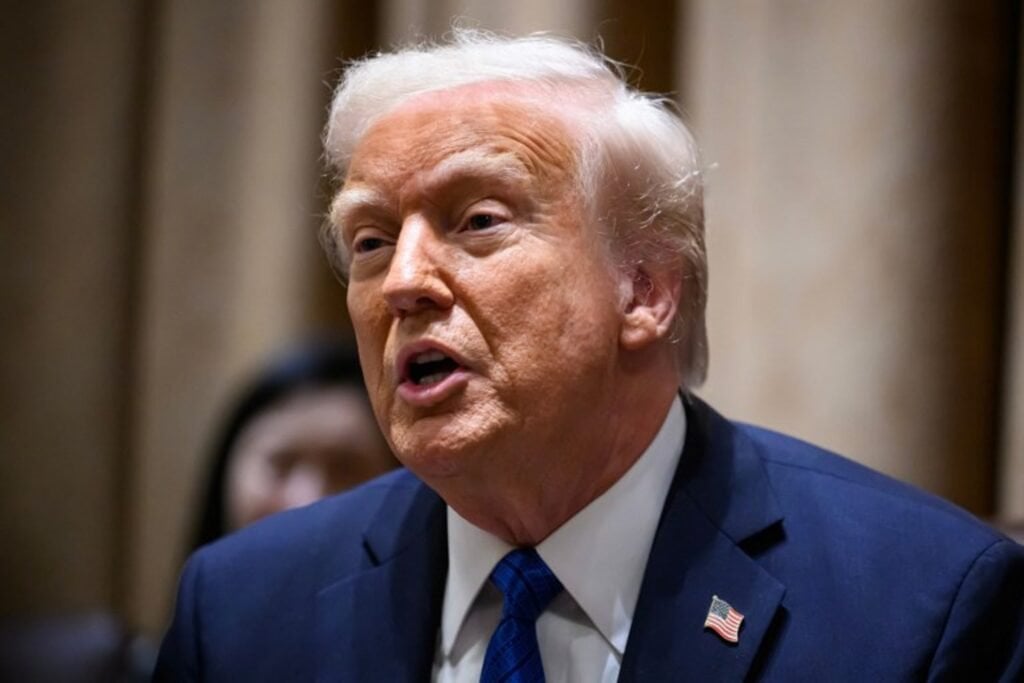「グリーンランドを持たなければなりません」とトランプは言います、副大統領の訪問に先立ちます