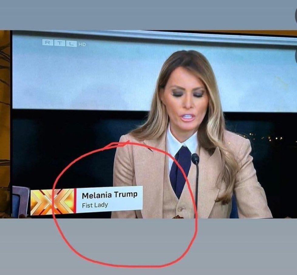 拳の女性