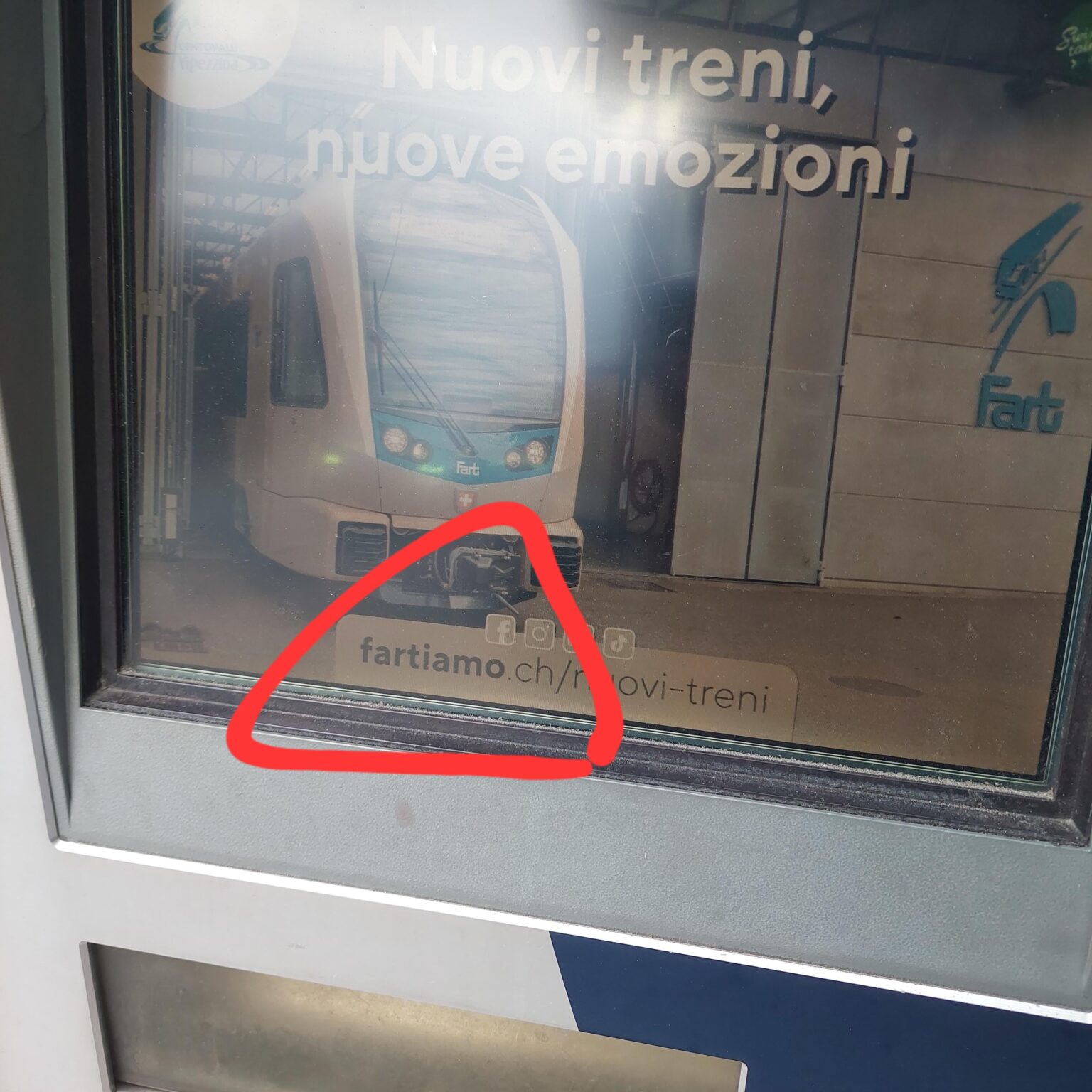 Trivia：Locarnoに拠点を置く交通会社Fartには、イタリア語で「Let's Fart」を意味する「fartiamo.ch」という名前のウェブサイトがありました。