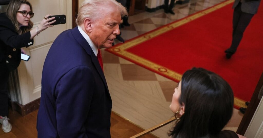 CNNホストは、トランプが正午までに「本当にあまりしない」と言います