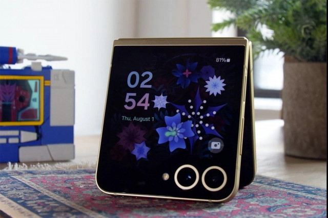 Galaxy Z Flip 7のカバーディスプレイは「ほんのちょっと大きく」or「フルスクリーン」どっち？(Gizmodo Japan)