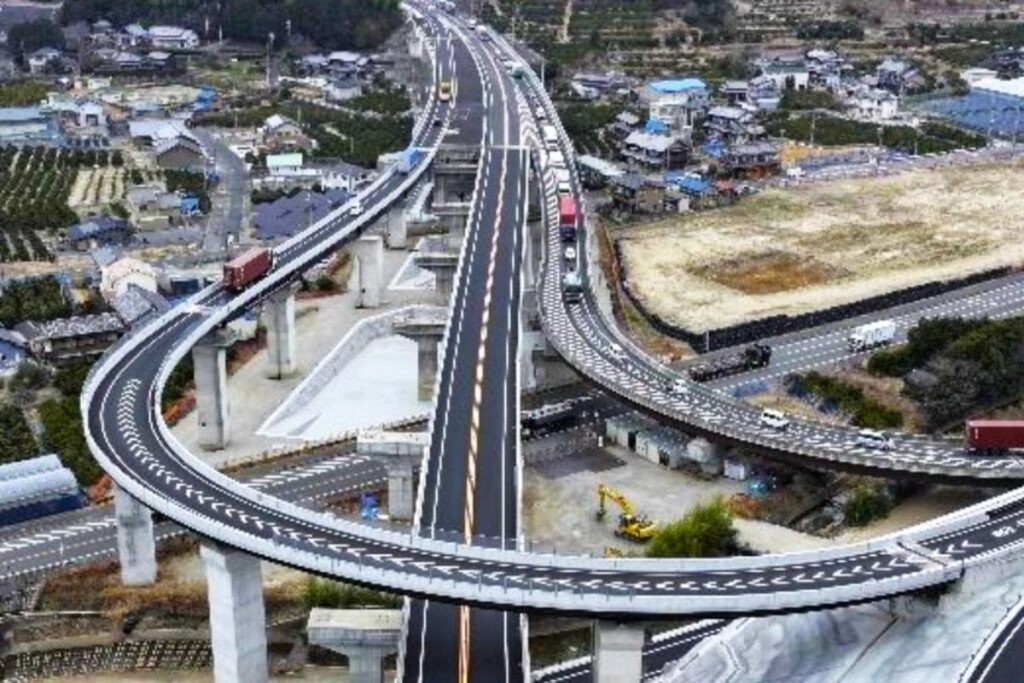 最後の区間が開通した名豊道路（画像：国土交通省）。