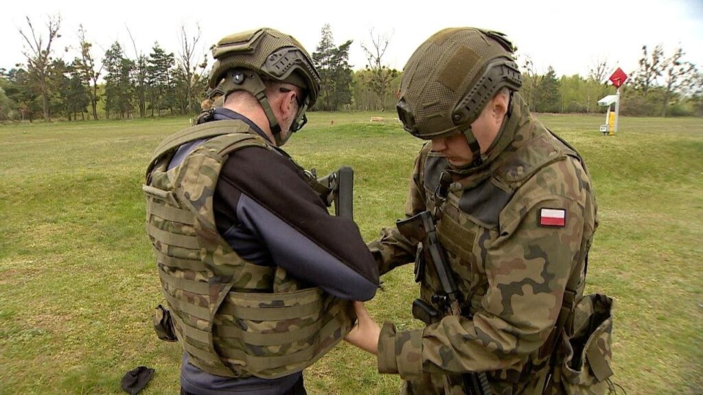 ポリッシュ「強制軍事訓練」は、実際には興味のある人にとっては象徴的なトレーニングです。