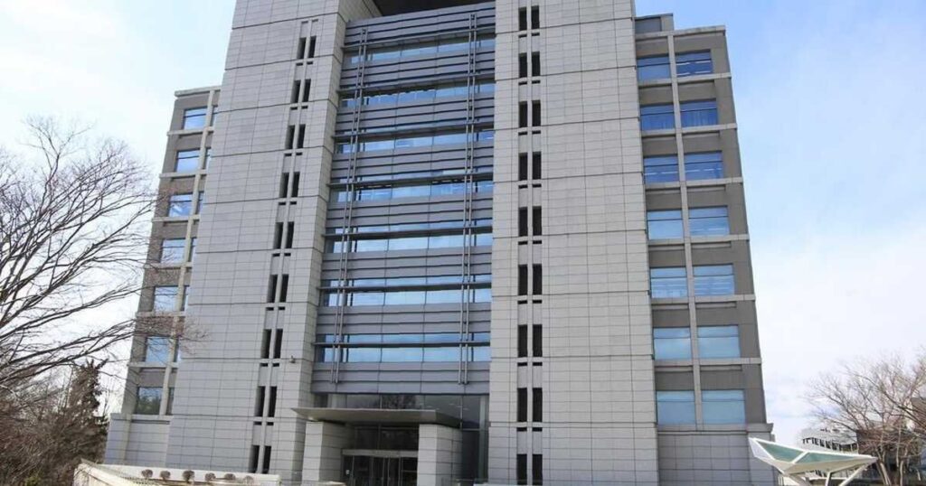 死体遺棄疑いで母と娘を逮捕 遺体は20代息子か、アパートから運び出す 茨城県水戸市