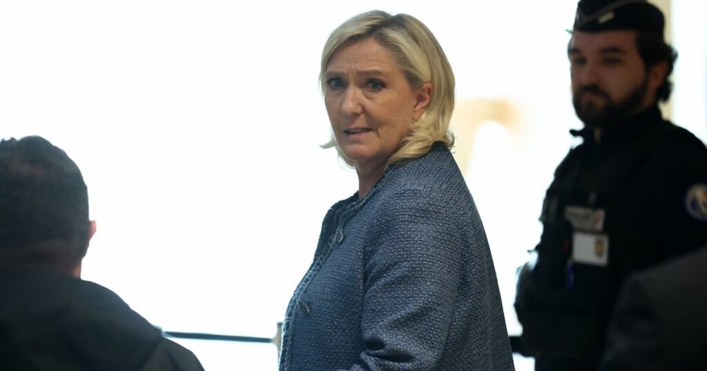 極右の指導者が投獄され、選挙を禁止した後、マガが激怒した