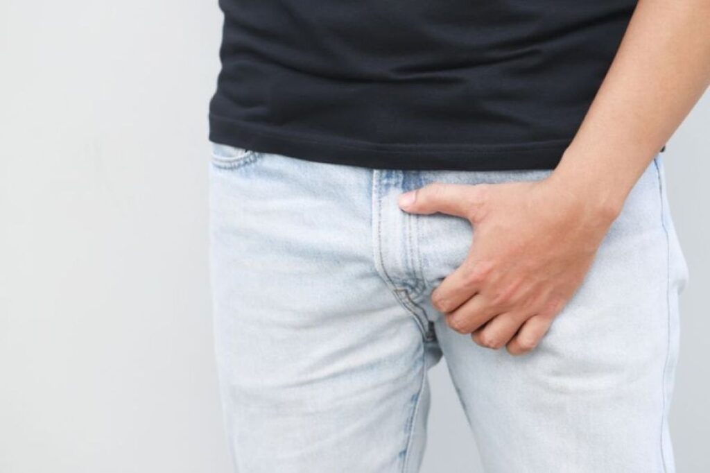 パンツの中に亀を隠して密輸しようとした男性が空港で発見される