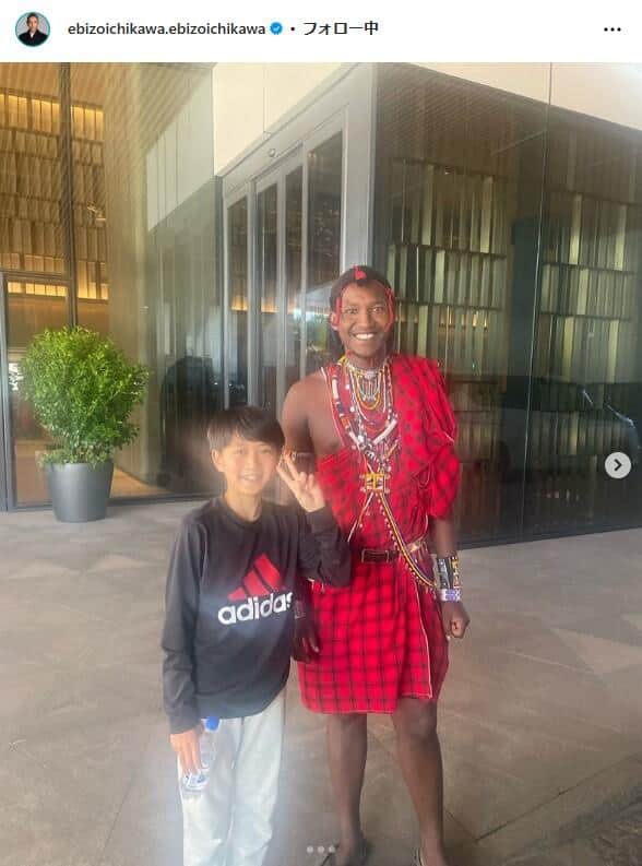 市川團十郎、12歳長男とアフリカ初上陸　巨大プールも満喫...約20時間の長旅から一息: J-CAST ニュース