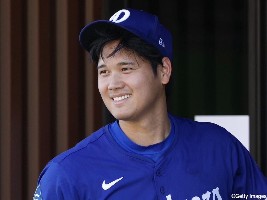 大谷翔平が華麗なリフティング披露「サッカーもうまいのか…」「絵になる」「カッコよすぎ」と絶賛続々 - ゲキサカ