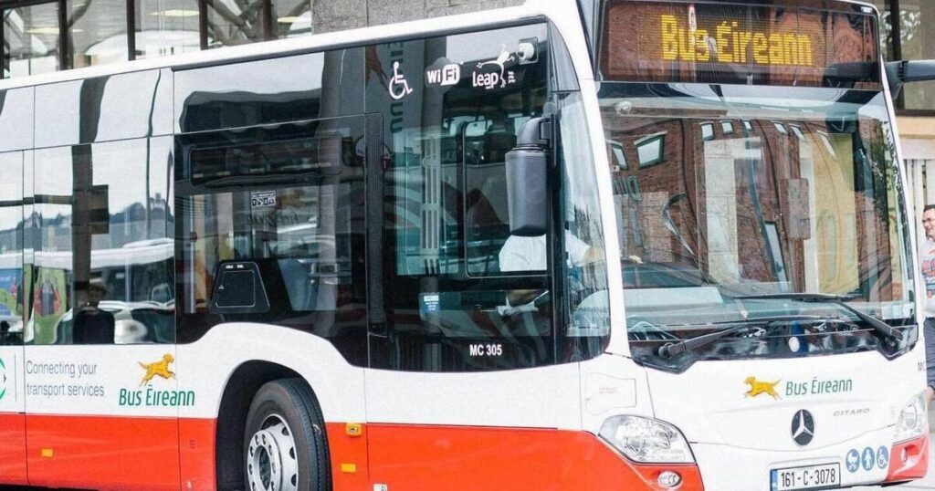コルク市のバスカメラのパイロット中に検出された8,000の道路規則違反
