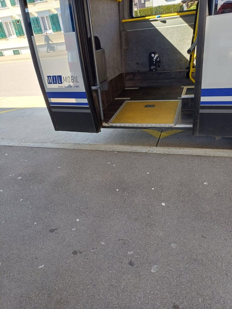 ベースネスバス
